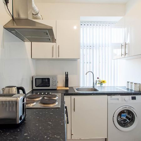 Belgian Studio Apt 2 Huddersfield Buitenkant foto