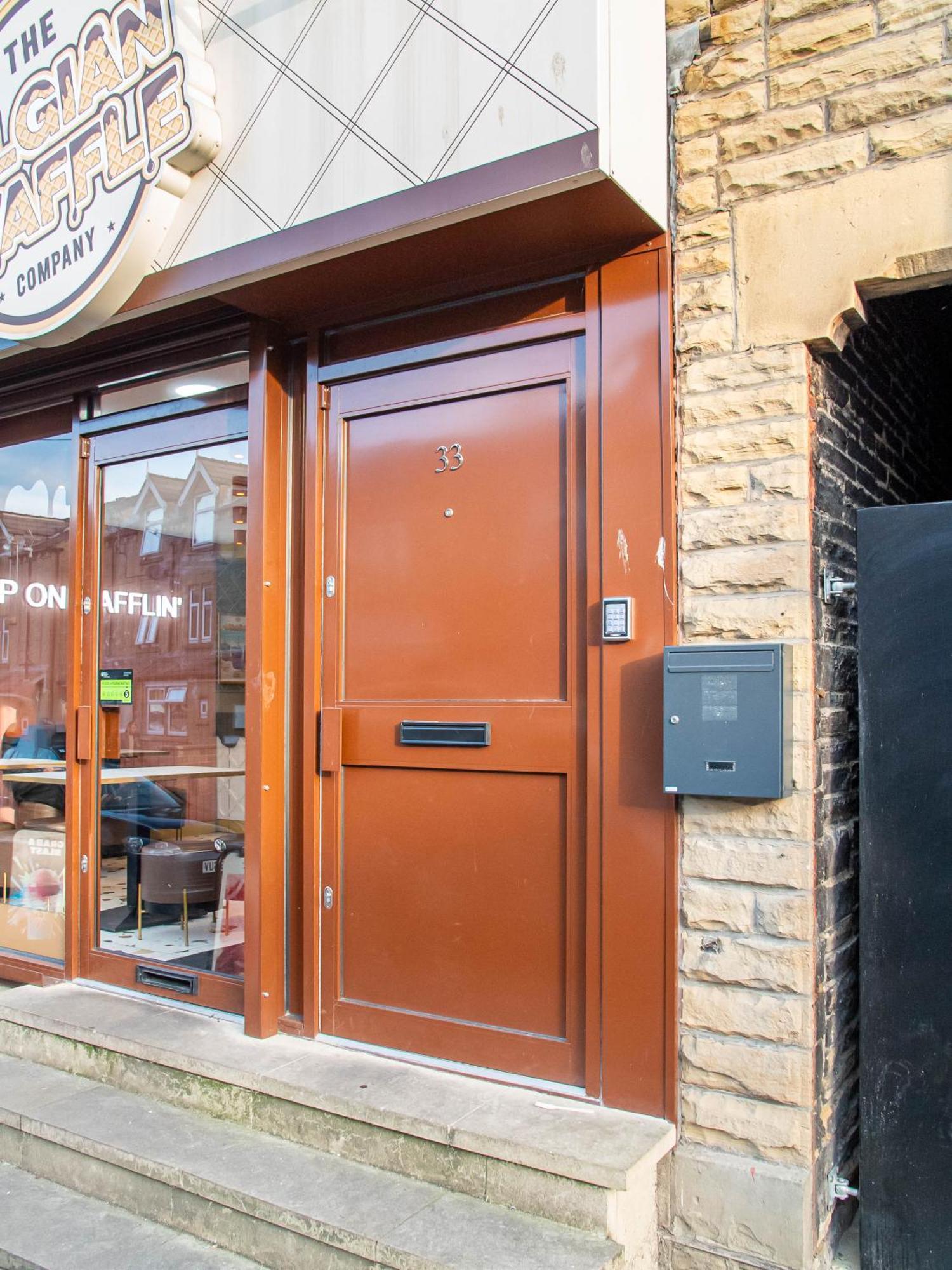 Belgian Studio Apt 2 Huddersfield Buitenkant foto